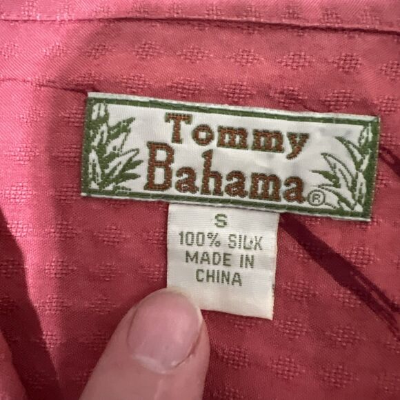 2 Tommy Bahama 100% SILK Sleeveless Hawaiian Shirt Floral Tropical Button S - Picture 4 of 16